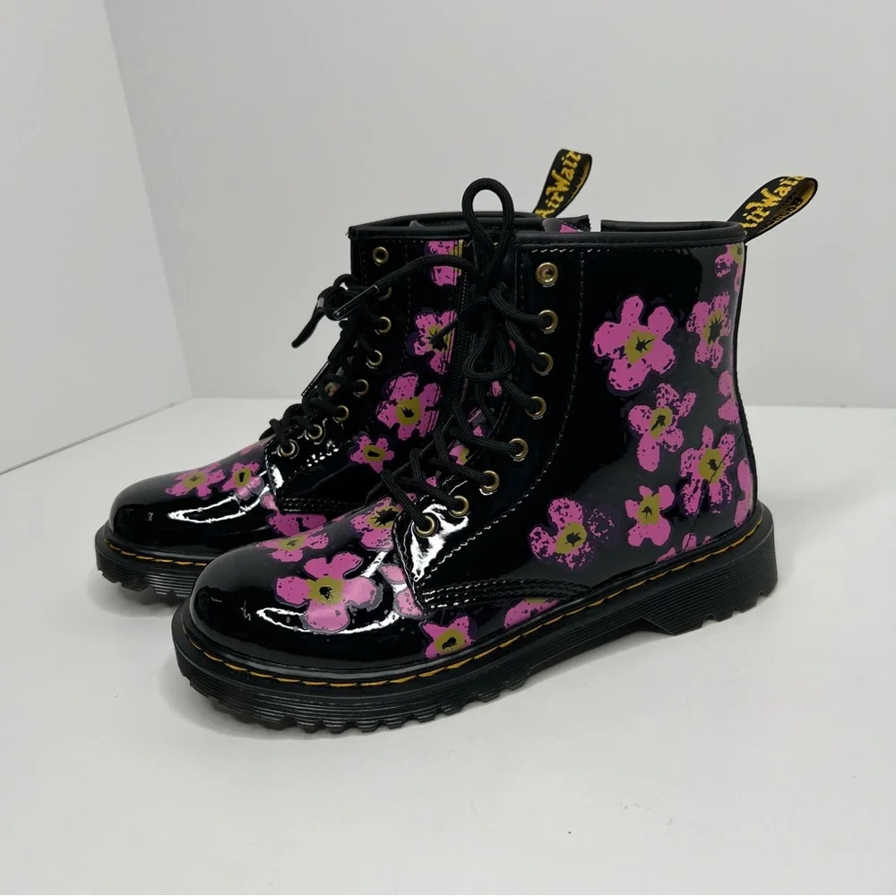 Dr. Martens 1460 Junior Pansey Fayre Patent Lamper Combat Boots Black Pink